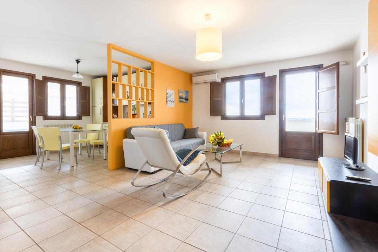 Lecce Colorful Flat With Terrace & Parking Lägenhet Exteriör bild