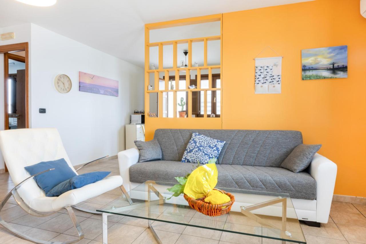 Lecce Colorful Flat With Terrace & Parking Lägenhet Exteriör bild