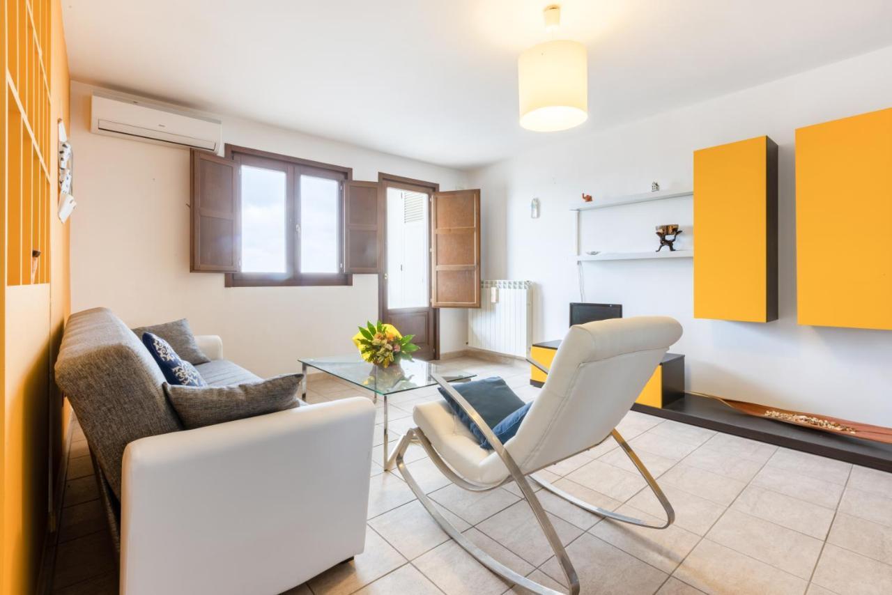 Lecce Colorful Flat With Terrace & Parking Lägenhet Exteriör bild